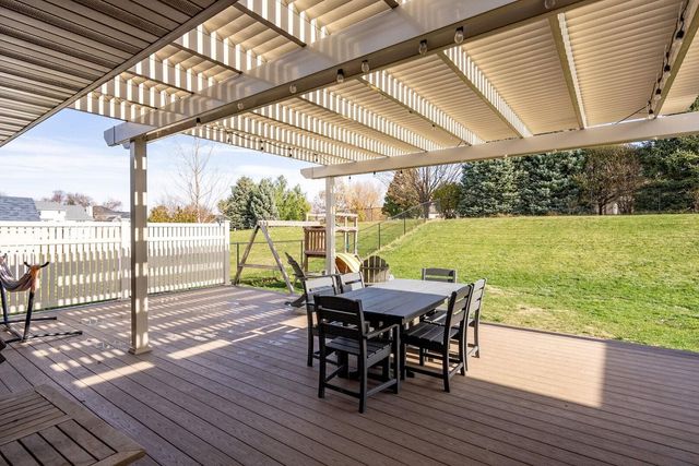 18 Nicholas Court, Eldridge, IA 52748