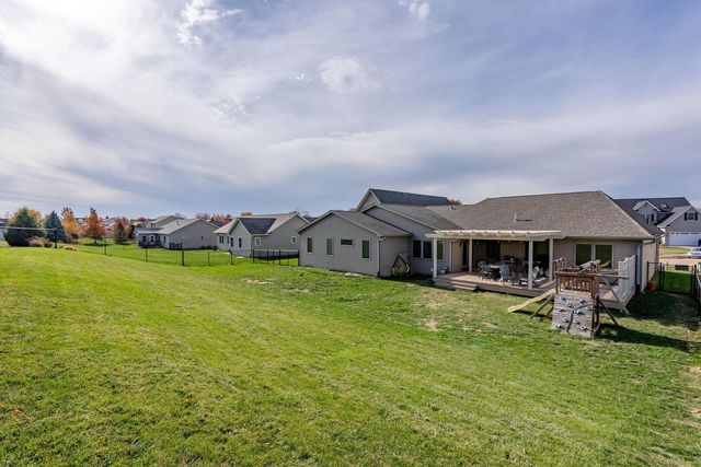 18 Nicholas Court, Eldridge, IA 52748