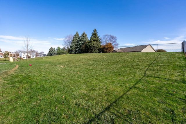 18 Nicholas Court, Eldridge, IA 52748