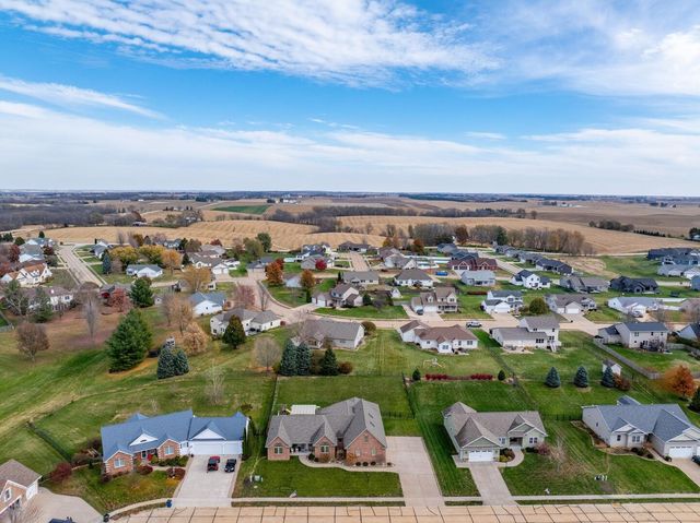 18 Nicholas Court, Eldridge, IA 52748
