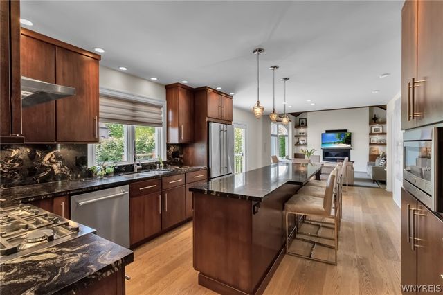 11 Pine Court, Amherst, NY 14221