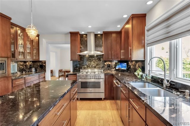 11 Pine Court, Amherst, NY 14221