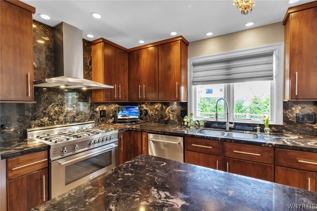 11 Pine Court, Amherst, NY 14221