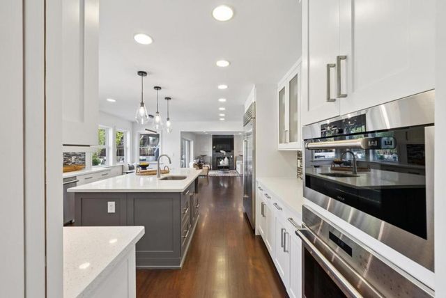 900 Highlands Circle, Los Altos, CA 94024