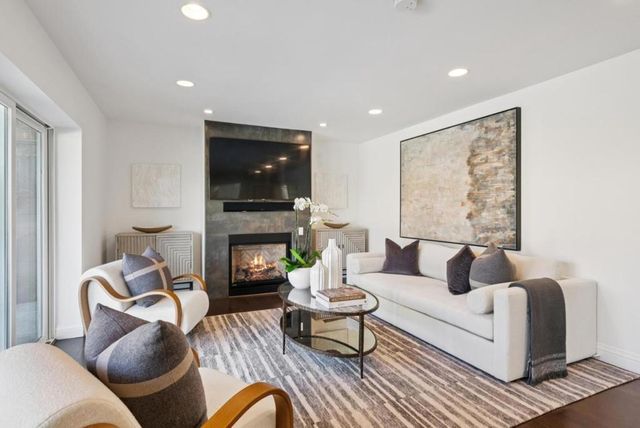 900 Highlands Circle, Los Altos, CA 94024