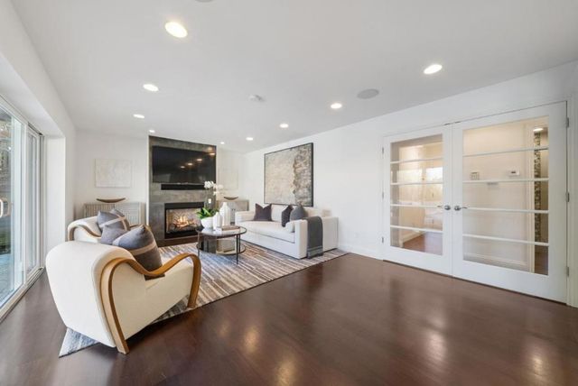 900 Highlands Circle, Los Altos, CA 94024