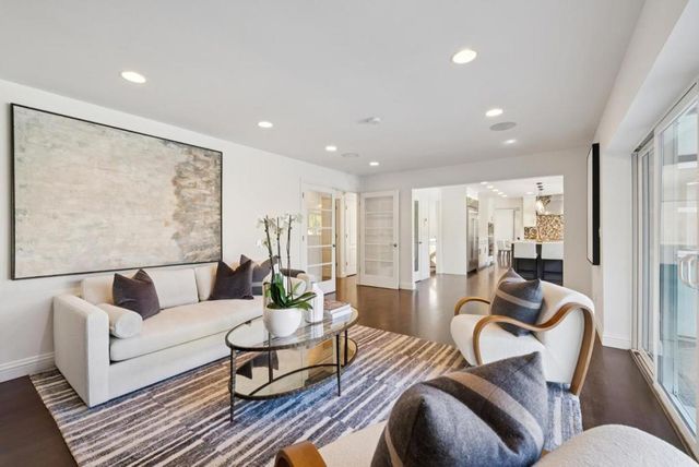 900 Highlands Circle, Los Altos, CA 94024