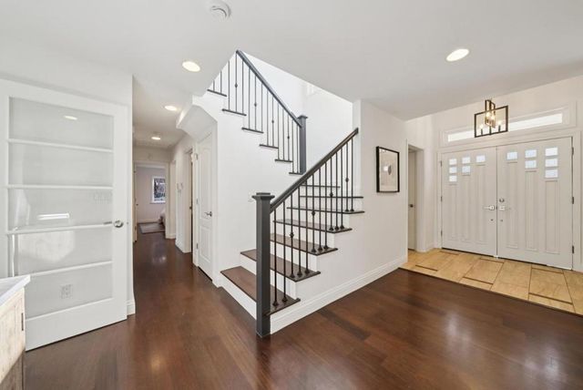 900 Highlands Circle, Los Altos, CA 94024