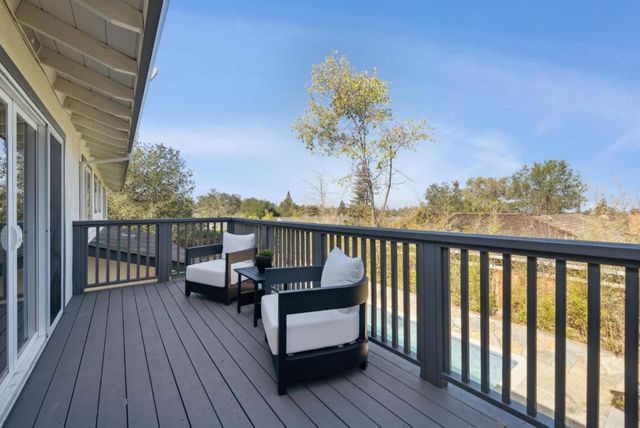 900 Highlands Circle, Los Altos, CA 94024