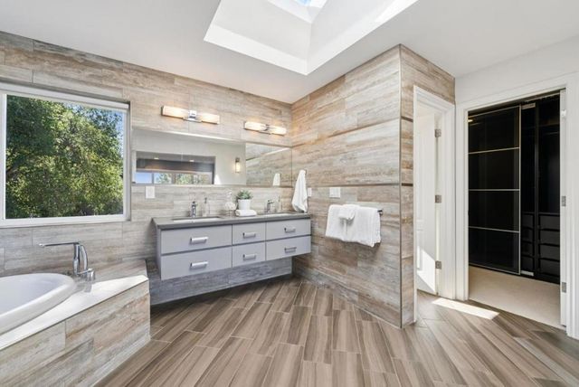 900 Highlands Circle, Los Altos, CA 94024