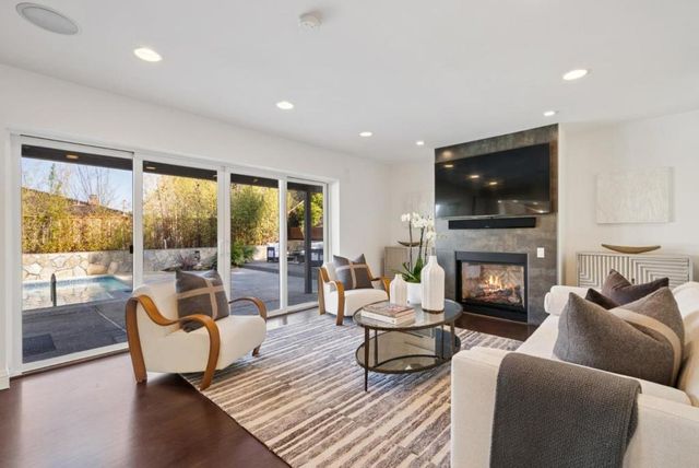 900 Highlands Circle, Los Altos, CA 94024