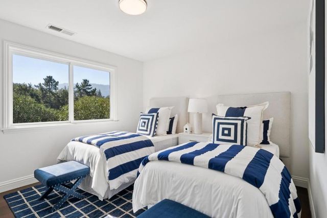 900 Highlands Circle, Los Altos, CA 94024