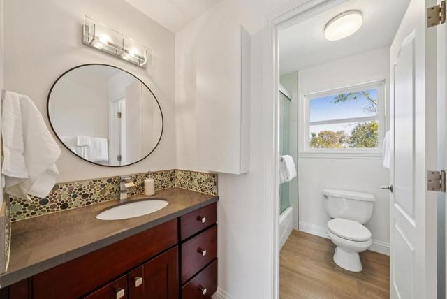 900 Highlands Circle, Los Altos, CA 94024