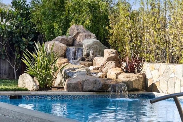 900 Highlands Circle, Los Altos, CA 94024