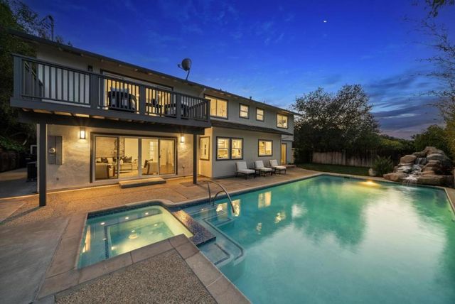 900 Highlands Circle, Los Altos, CA 94024