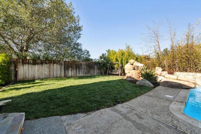 900 Highlands Circle, Los Altos, CA 94024