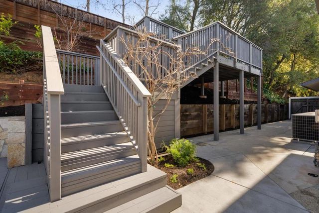 900 Highlands Circle, Los Altos, CA 94024