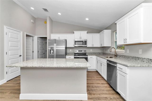 25 LOCUST LOOP LANE, Ocala, FL 34472