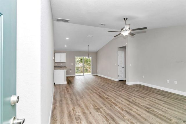 25 LOCUST LOOP LANE, Ocala, FL 34472