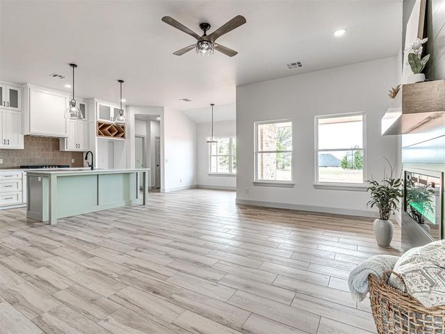 1236 Twin Oaks Drive, Blanchard, OK 73010
