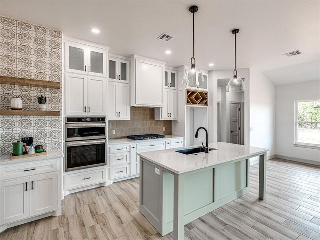 1236 Twin Oaks Drive, Blanchard, OK 73010