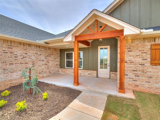 1236 Twin Oaks Drive, Blanchard, OK 73010