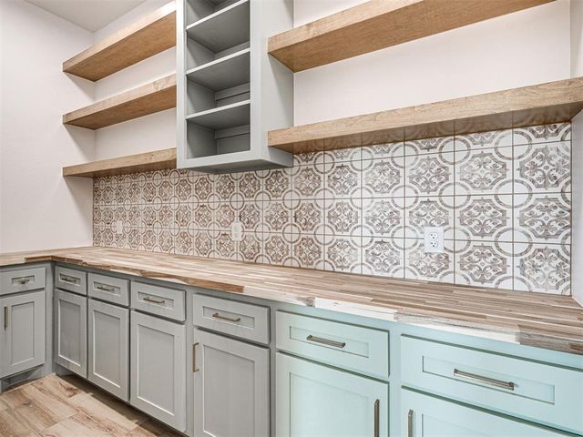1236 Twin Oaks Drive, Blanchard, OK 73010