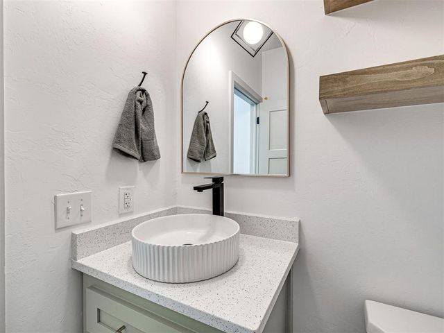 1236 Twin Oaks Drive, Blanchard, OK 73010