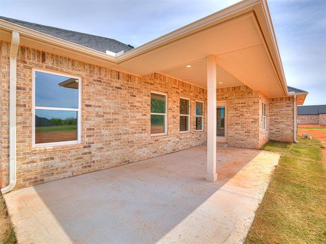 1236 Twin Oaks Drive, Blanchard, OK 73010