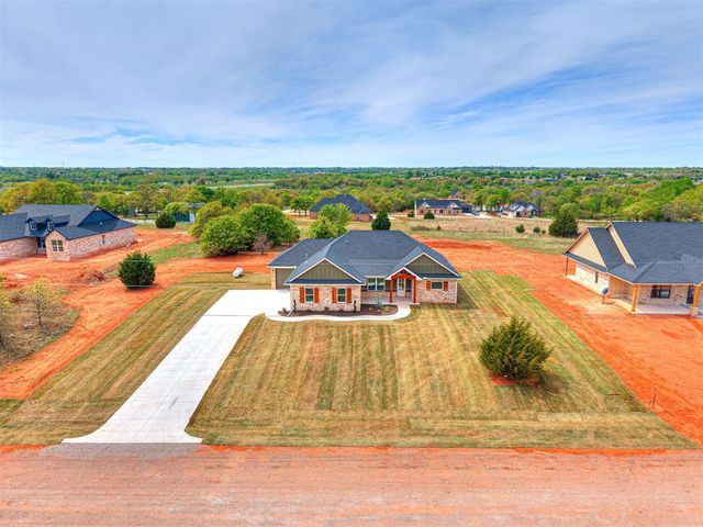 1236 Twin Oaks Drive, Blanchard, OK 73010