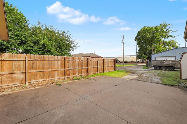 1635 S Vine St, Wichita, KS 67213