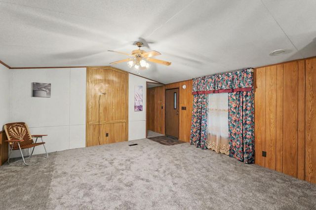 1635 S Vine St, Wichita, KS 67213