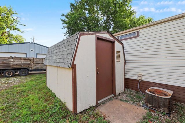1635 S Vine St, Wichita, KS 67213
