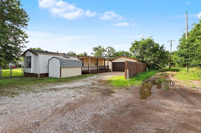 1635 S Vine St, Wichita, KS 67213
