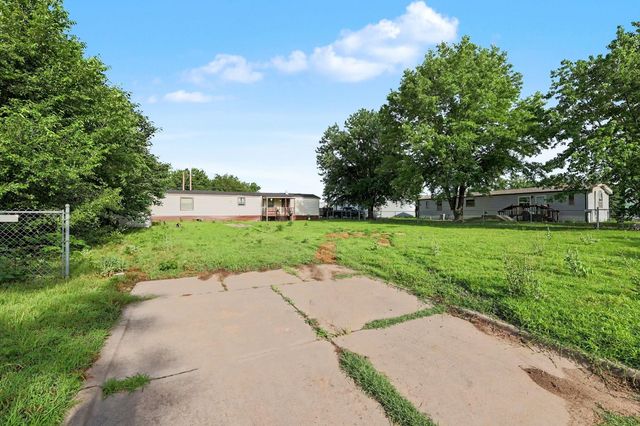 1635 S Vine St, Wichita, KS 67213