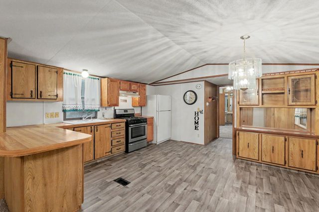 1635 S Vine St, Wichita, KS 67213