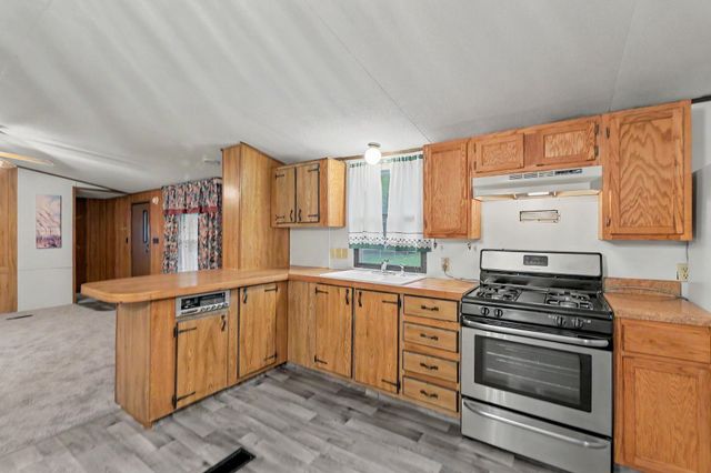 1635 S Vine St, Wichita, KS 67213