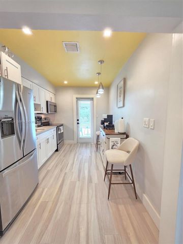 250 NE 42nd St 250, Oakland Park, FL 33334