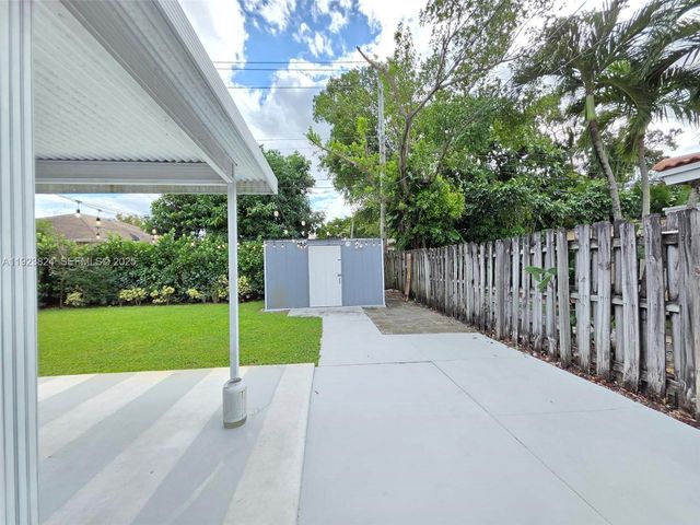 250 NE 42nd St 250, Oakland Park, FL 33334
