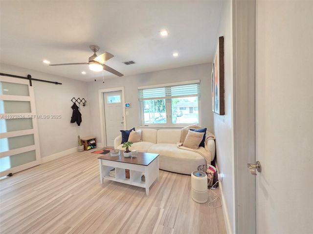 250 NE 42nd St 250, Oakland Park, FL 33334