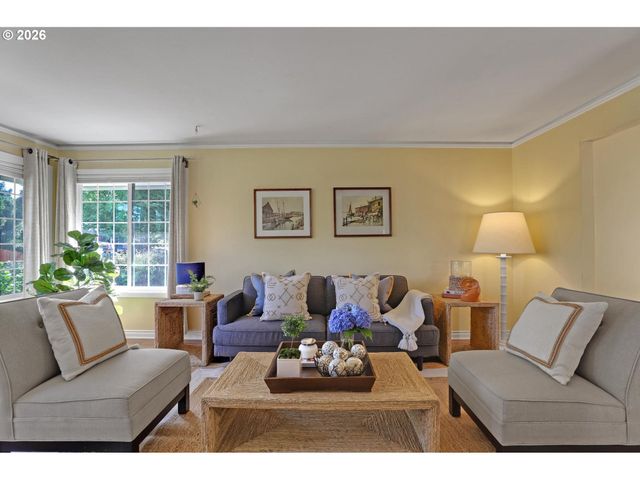10910 Ne EUGENE St, Portland, OR 97220