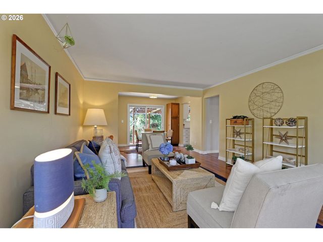 10910 Ne EUGENE St, Portland, OR 97220