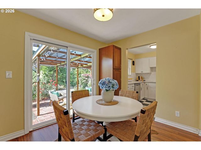 10910 Ne EUGENE St, Portland, OR 97220