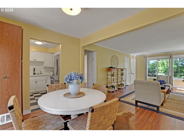 10910 Ne EUGENE St, Portland, OR 97220