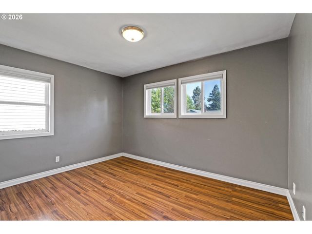 10910 Ne EUGENE St, Portland, OR 97220