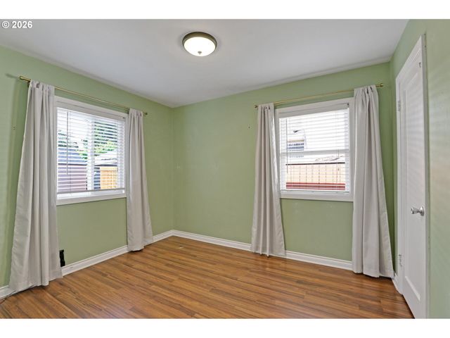 10910 Ne EUGENE St, Portland, OR 97220