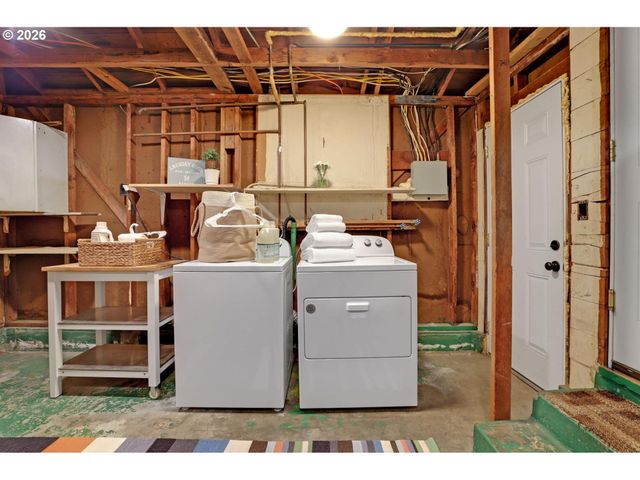 10910 Ne EUGENE St, Portland, OR 97220