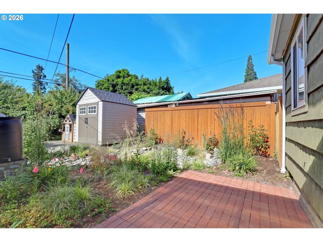 10910 Ne EUGENE St, Portland, OR 97220