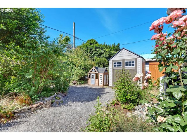 10910 Ne EUGENE St, Portland, OR 97220