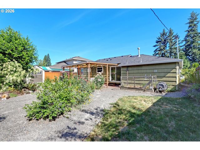 10910 Ne EUGENE St, Portland, OR 97220